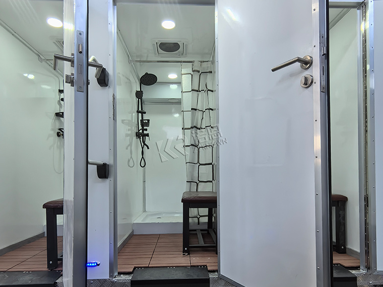 High End Large 8 Station Shower Trailer For Sale