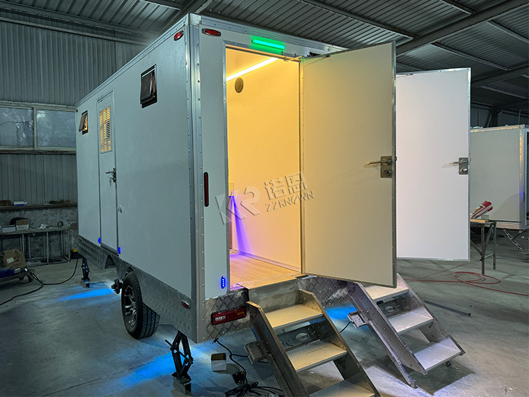 Luxury 4 Stall Portable Toilet On Trailer For Parties