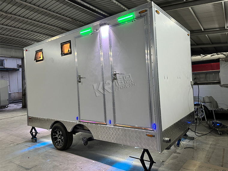 Luxury 4 Stall Portable Toilet On Trailer For Parties