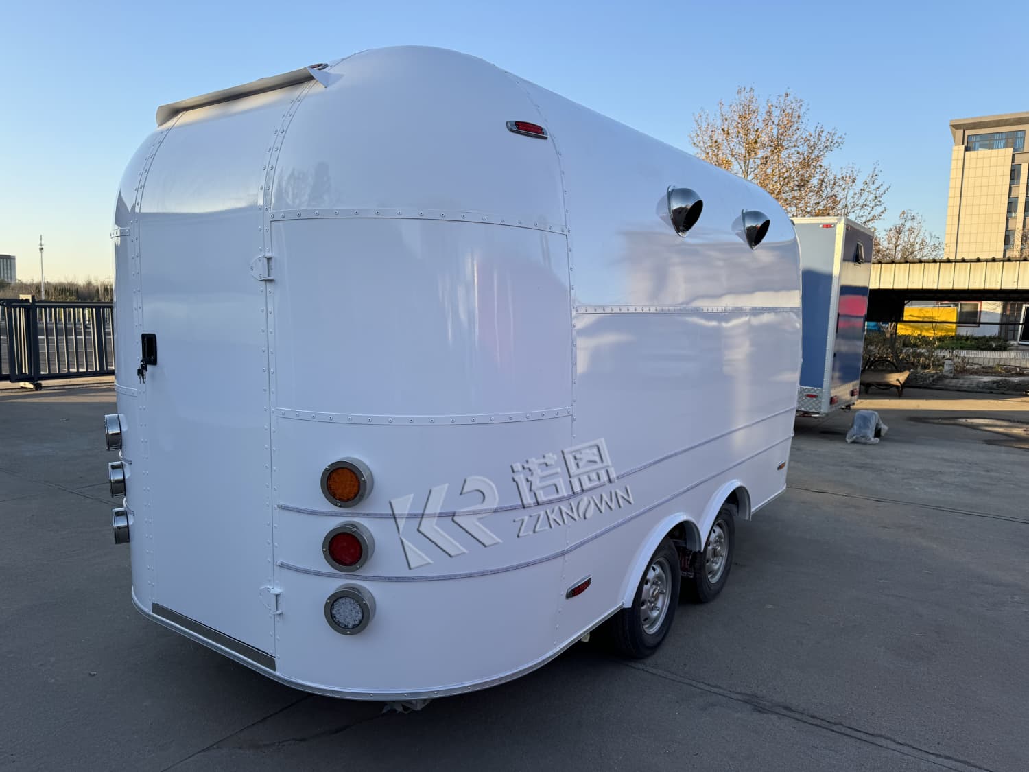 Factory price custom built airstream food trucks for sale