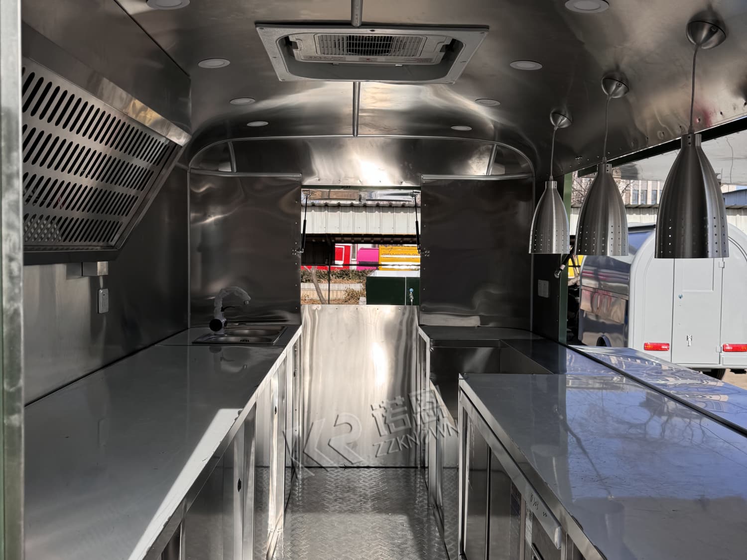 Factory price custom built small airstream food truck