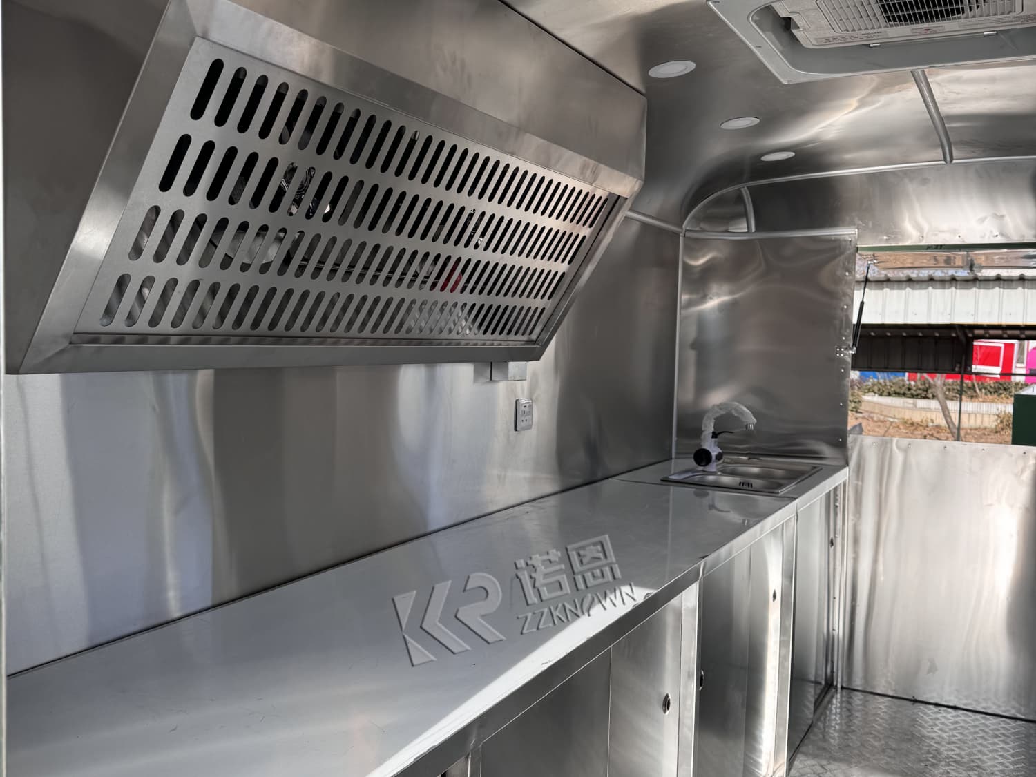 Factory price custom built airstream style food truck